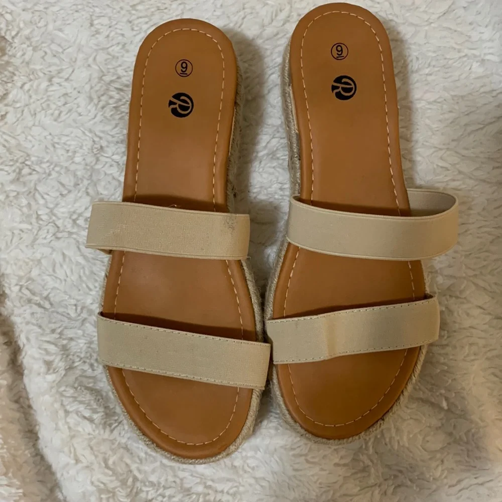 Strapped beach sandals - Picture 1 of 3